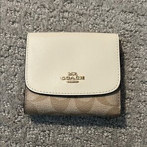 Coach Women's Cream and Brown Wallet